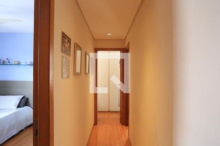 Corredor de apartamento para alugar com 3 quartos, 105m² em Santo Agostinho, Belo Horizonte