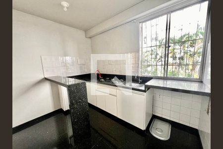 Cozinha de apartamento à venda com 2 quartos, 45m² em Tres Barras, Contagem