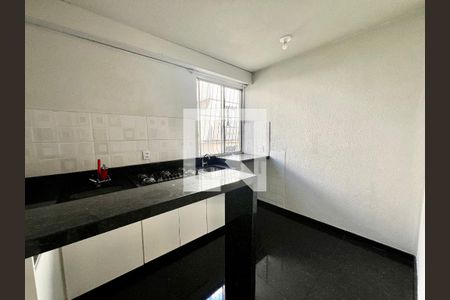 Cozinha de apartamento à venda com 2 quartos, 45m² em Tres Barras, Contagem