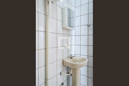 Banheiro de kitnet/studio para alugar com 1 quarto, 29m² em Trindade, Florianópolis