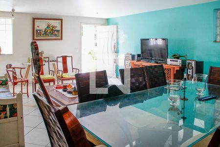 Sala de casa de condomínio para alugar com 5 quartos, 300m² em Barra da Tijuca, Rio de Janeiro