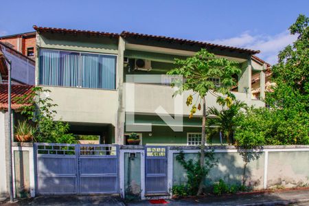 Fachada de casa de condomínio à venda com 5 quartos, 300m² em Barra da Tijuca, Rio de Janeiro