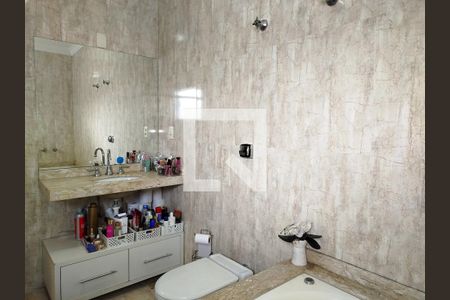 Casa à venda com 360m², 4 quartos e 4 vagas Casa à venda com 360m², 4 quartos e 4 vagasBanheiro da Suíte 1