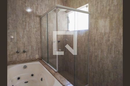 Casa à venda com 360m², 4 quartos e 4 vagas Casa à venda com 360m², 4 quartos e 4 vagasBanheiro da Suíte 1