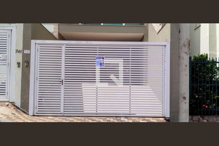 Casa à venda com 360m², 4 quartos e 4 vagas Casa à venda com 360m², 4 quartos e 4 vagasFachada