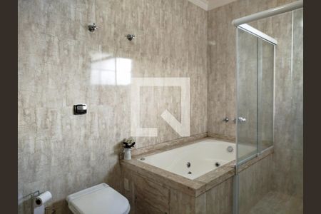 Casa à venda com 360m², 4 quartos e 4 vagas Casa à venda com 360m², 4 quartos e 4 vagasBanheiro da Suíte 1