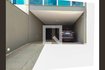 Casa à venda com 360m², 4 quartos e 4 vagas Casa à venda com 360m², 4 quartos e 4 vagasGaragem