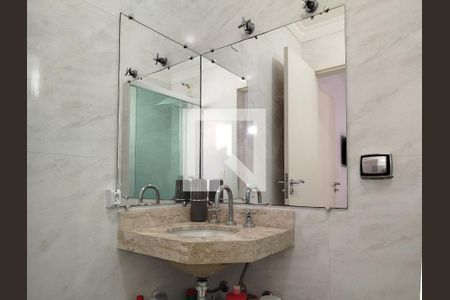 Casa à venda com 360m², 4 quartos e 4 vagas Casa à venda com 360m², 4 quartos e 4 vagasSuíte 2