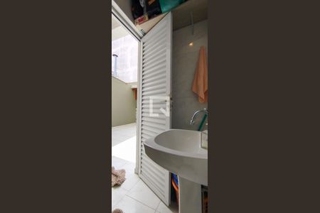 Casa à venda com 360m², 4 quartos e 4 vagas Casa à venda com 360m², 4 quartos e 4 vagasBanheiro da Área de Serviço