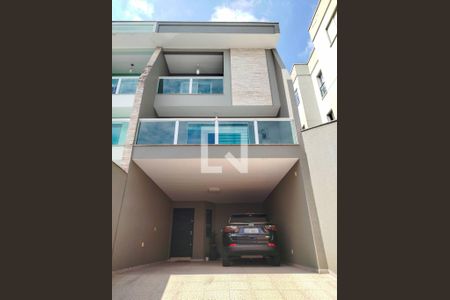 Casa à venda com 360m², 4 quartos e 4 vagas Casa à venda com 360m², 4 quartos e 4 vagasGaragem