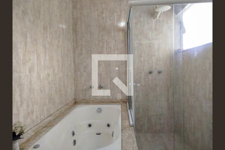 Casa à venda com 360m², 4 quartos e 4 vagas Casa à venda com 360m², 4 quartos e 4 vagasBanheiro da Suíte 1