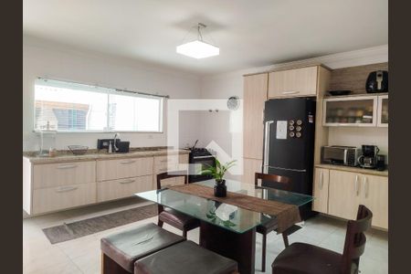 Casa à venda com 360m², 4 quartos e 4 vagas Casa à venda com 360m², 4 quartos e 4 vagasCozinha