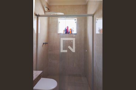 Casa à venda com 360m², 4 quartos e 4 vagas Casa à venda com 360m², 4 quartos e 4 vagasBanheiro Social