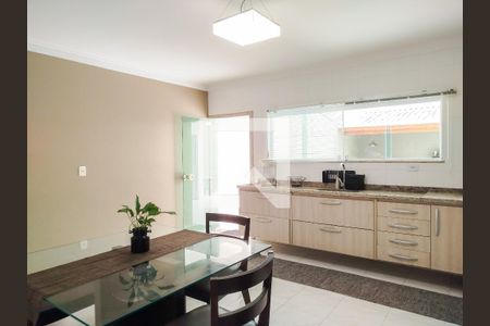 Casa à venda com 360m², 4 quartos e 4 vagas Casa à venda com 360m², 4 quartos e 4 vagasCozinha