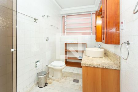 Banheiro Social de apartamento para alugar com 3 quartos, 127m² em Higienópolis, Porto Alegre