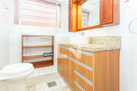 Banheiro Social de apartamento para alugar com 3 quartos, 127m² em Higienópolis, Porto Alegre