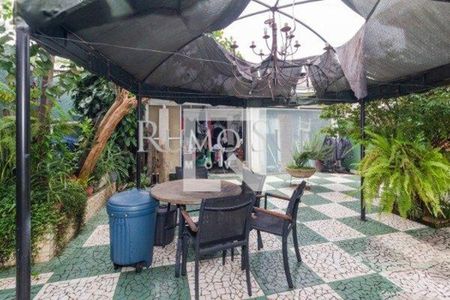 Casa à venda com 3 quartos, 213m² em Jardim Prudência, São Paulo