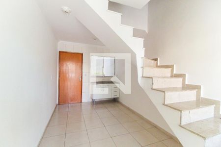 Sala/Cozinha de casa para alugar com 2 quartos, 60m² em Jardim Nossa Senhora do Carmo, São Paulo