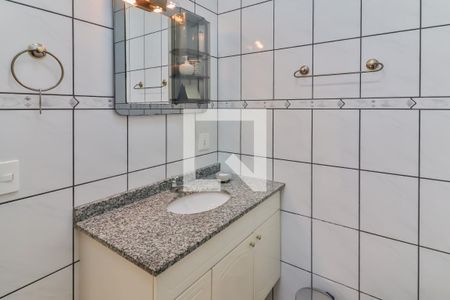 Banheiro de casa para alugar com 2 quartos, 83m² em Jardim Rizzo, São Paulo