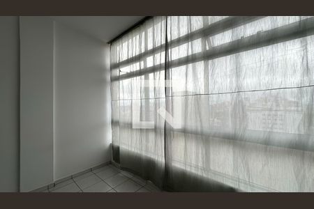 Sala/ Quarto de kitnet/studio para alugar com 1 quarto, 28m² em Centro, Curitiba