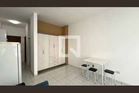 Sala/ Quarto de kitnet/studio para alugar com 1 quarto, 28m² em Centro, Curitiba