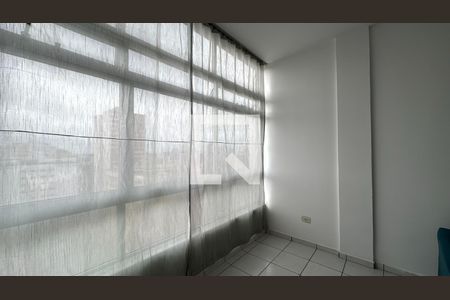 Sala/ Quarto de kitnet/studio para alugar com 1 quarto, 28m² em Centro, Curitiba