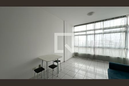 Sala/ Quarto de kitnet/studio para alugar com 1 quarto, 28m² em Centro, Curitiba