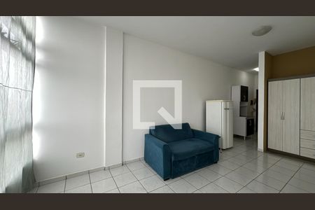 Sala/ Quarto de kitnet/studio para alugar com 1 quarto, 28m² em Centro, Curitiba