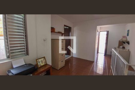 Casa à venda com 200m², 3 quartos e 2 vagas Casa à venda com 200m², 3 quartos e 2 vagasQuarto