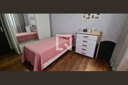 Casa à venda com 200m², 3 quartos e 2 vagas Casa à venda com 200m², 3 quartos e 2 vagasQuarto