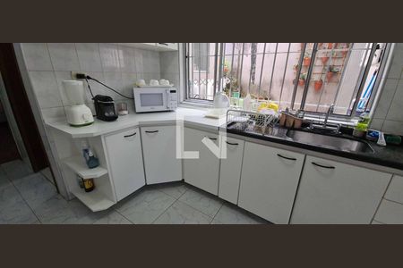 Casa à venda com 200m², 3 quartos e 2 vagas Casa à venda com 200m², 3 quartos e 2 vagasCozinha