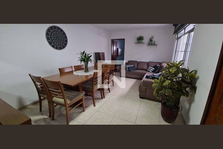 Casa à venda com 200m², 3 quartos e 2 vagas Casa à venda com 200m², 3 quartos e 2 vagasÁrea comum