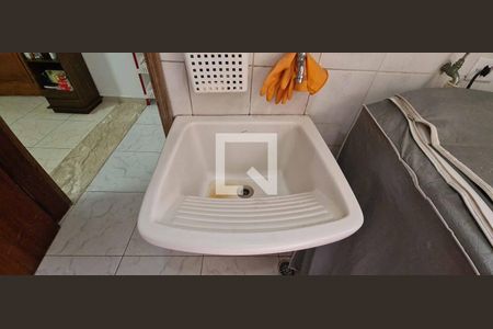 Casa à venda com 200m², 3 quartos e 2 vagas Casa à venda com 200m², 3 quartos e 2 vagasLavanderia