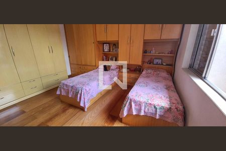 Casa à venda com 200m², 3 quartos e 2 vagas Casa à venda com 200m², 3 quartos e 2 vagasQuarto