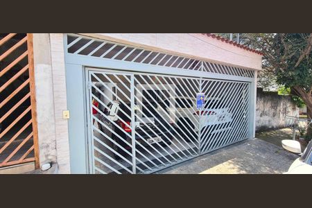 Casa à venda com 200m², 3 quartos e 2 vagas Casa à venda com 200m², 3 quartos e 2 vagasFachada