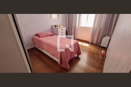 Casa à venda com 200m², 3 quartos e 2 vagas Casa à venda com 200m², 3 quartos e 2 vagasQuarto