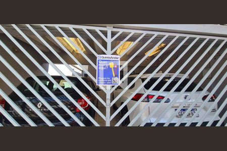 Casa à venda com 200m², 3 quartos e 2 vagas Casa à venda com 200m², 3 quartos e 2 vagasFachada