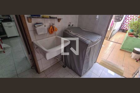 Casa à venda com 200m², 3 quartos e 2 vagas Casa à venda com 200m², 3 quartos e 2 vagasLavanderia