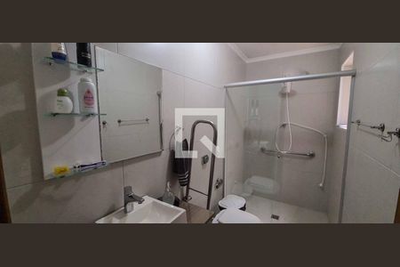 Casa à venda com 200m², 3 quartos e 2 vagas Casa à venda com 200m², 3 quartos e 2 vagasBanheiro 2