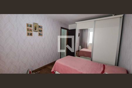 Casa à venda com 200m², 3 quartos e 2 vagas Casa à venda com 200m², 3 quartos e 2 vagasQuarto