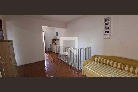 Casa à venda com 200m², 3 quartos e 2 vagas Casa à venda com 200m², 3 quartos e 2 vagasQuarto