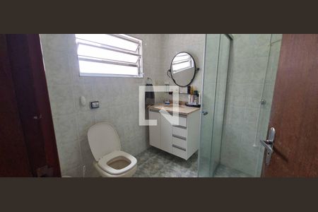 Casa à venda com 200m², 3 quartos e 2 vagas Casa à venda com 200m², 3 quartos e 2 vagasBanheiro