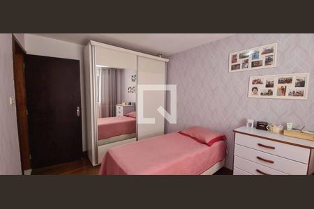 Casa à venda com 200m², 3 quartos e 2 vagas Casa à venda com 200m², 3 quartos e 2 vagasQuarto