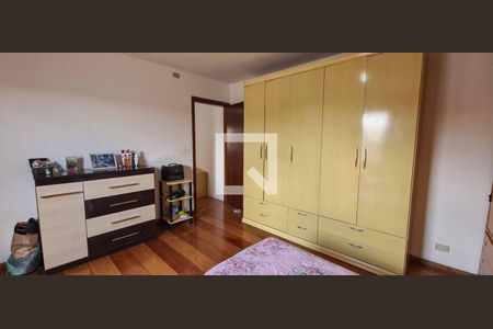 Casa à venda com 200m², 3 quartos e 2 vagas Casa à venda com 200m², 3 quartos e 2 vagasQuarto