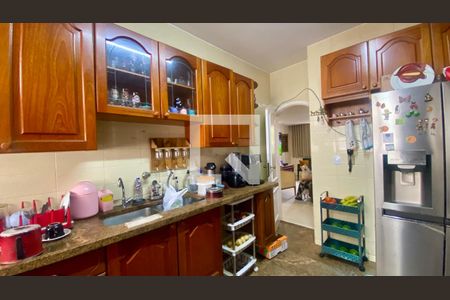 Cozinha de apartamento à venda com 3 quartos, 160m² em Vila Paris, Belo Horizonte