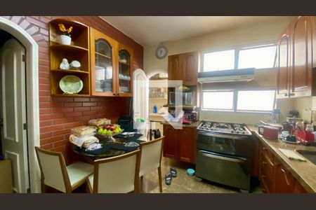 Cozinha de apartamento à venda com 3 quartos, 160m² em Vila Paris, Belo Horizonte