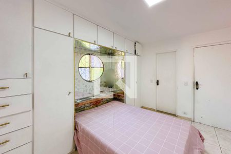 Suíte 1 de casa à venda com 4 quartos, 200m² em Conjunto Residencial Santa Terezinha, São Paulo
