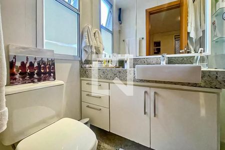 Banheiro de apartamento à venda com 3 quartos, 90m² em Cruzeiro, Belo Horizonte