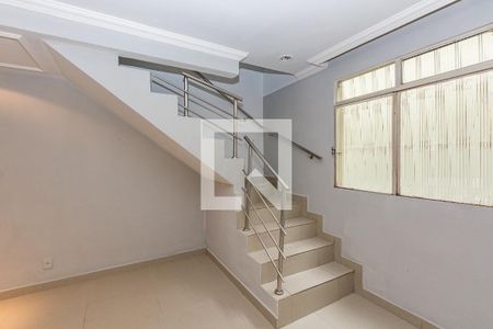 Escada de apartamento à venda com 3 quartos, 75m² em João Pinheiro, Belo Horizonte