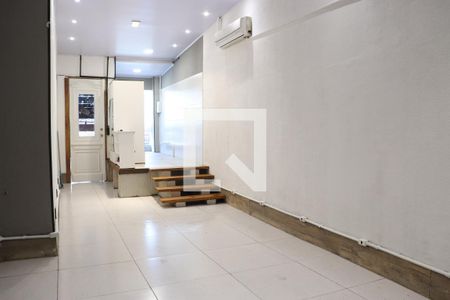 Sala de casa para alugar com 2 quartos, 117m² em Cerqueira César, São Paulo